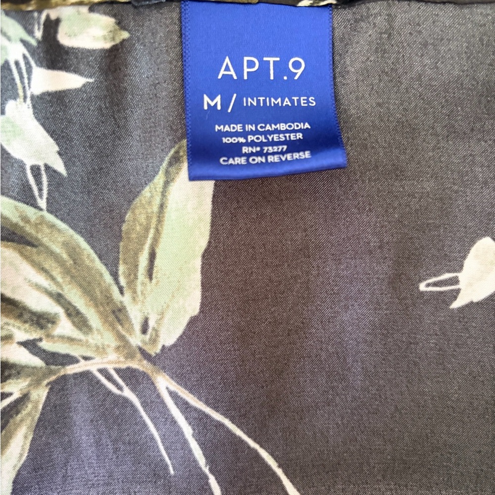 Apt. 9 Robe —Medium - Picture 4 of 4